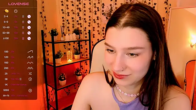 LinaBlossom_'s Live Chat Room