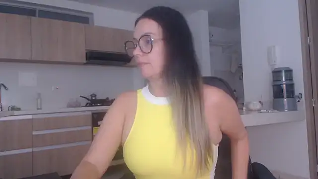 LovePaula Adlı Modelin Canlı Sohbet Odası