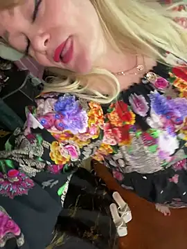 Sweet-blonde Adlı Modelin Canlı Sohbet Odası