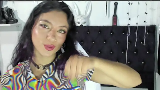 ValeryTatto Adlı Modelin Canlı Sohbet Odası