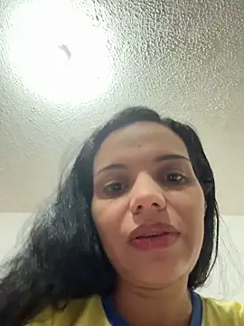 Anavalle Adlı Modelin Canlı Sohbet Odası