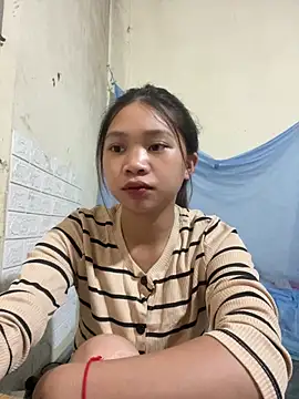 Mayy1 Adlı Modelin Canlı Sohbet Odası