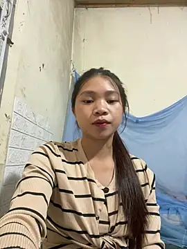 Mayy1 Adlı Modelin Canlı Sohbet Odası