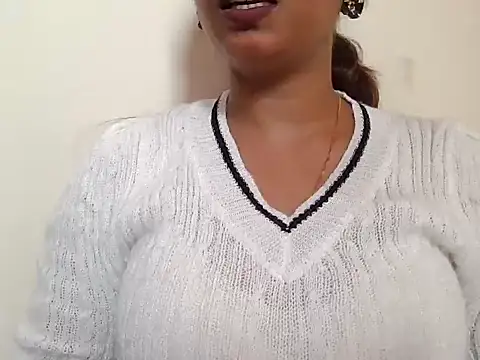 Marathi_Ashu1 Adlı Modelin Canlı Sohbet Odası