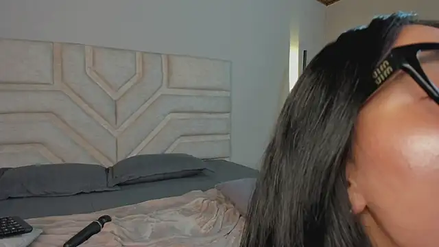 cherry_bunnyx Adlı Modelin Canlı Sohbet Odası