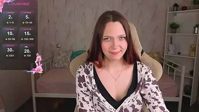 חדר צ'אט בשידור חי של Monica__Queen