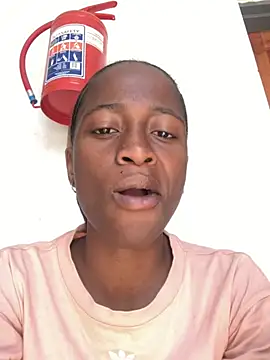 Caramel102004's Live Chat Room