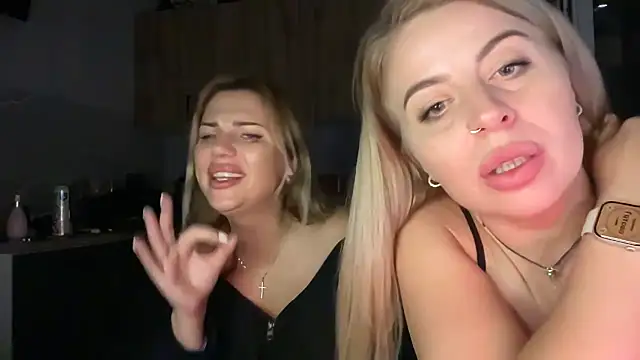 Moniraya Adlı Modelin Canlı Sohbet Odası