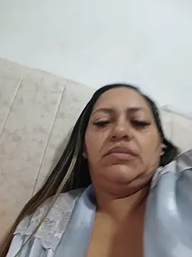 חדר צ'אט בשידור חי של violetpolo