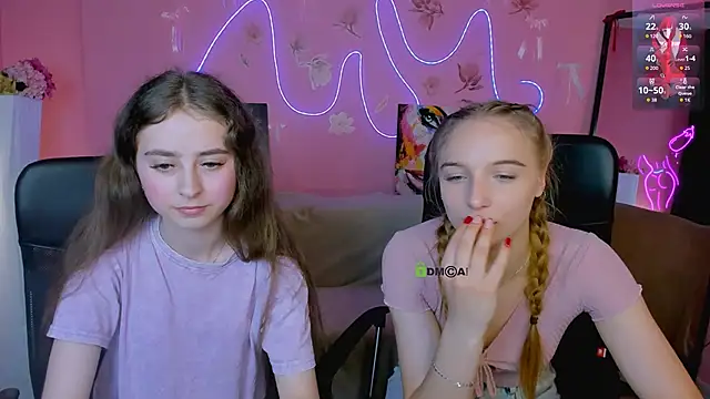 rebecca_smile's Live Chat Room