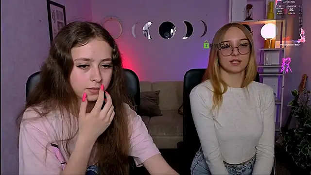 rebecca_smile's Live Chat Room