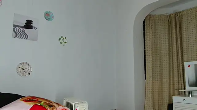 חדר צ'אט בשידור חי של ConnieSmall24