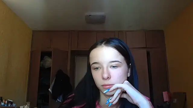 חדר צ'אט בשידור חי של Emilia_Light