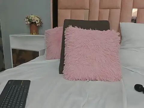 aliyah_decker Adlı Modelin Canlı Sohbet Odası