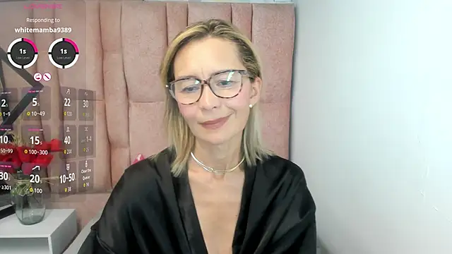 חדר צ'אט בשידור חי של Issa_Milf__