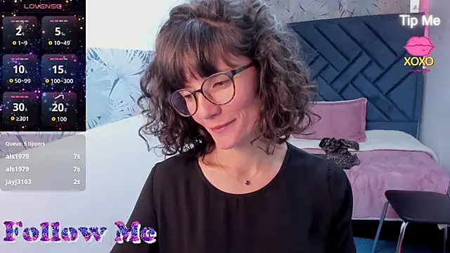 Valery_More__ Adlı Modelin Canlı Sohbet Odası