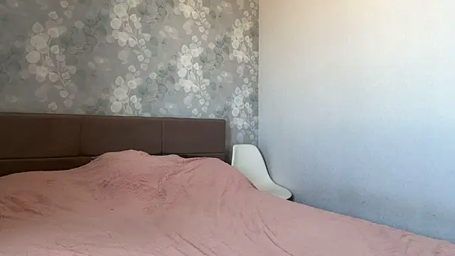 Chat soba uživo modela MIA_SHADE