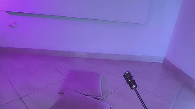 غرفة دردشة In-Ur-dreams المباشرة