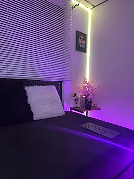 SussyRoxy_'s Live Chat Room