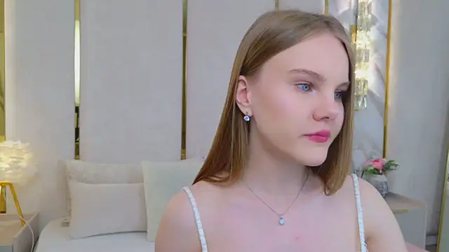 Lili_Lohan's Live Chat Room