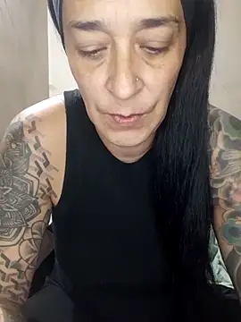 Pokój czatu na żywo – sexytattooed7