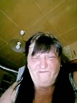 Apeesynka55211 élő chatszobája