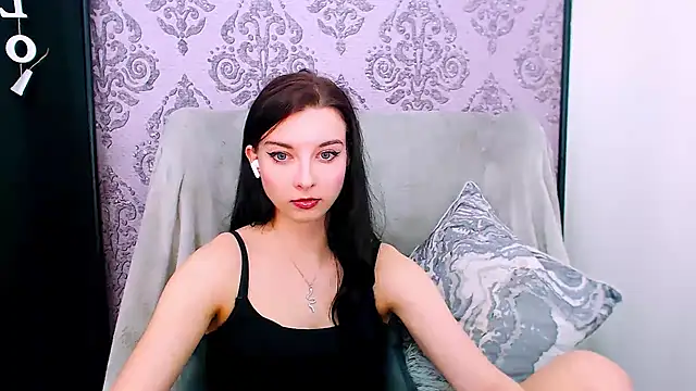 DominantLuna Adlı Modelin Canlı Sohbet Odası