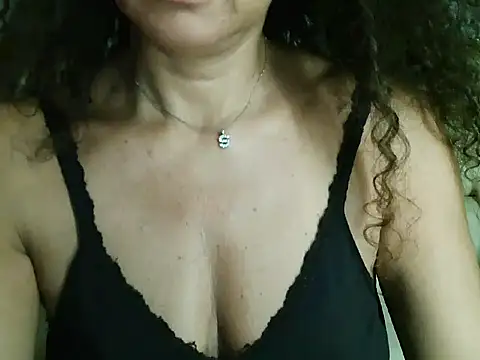 Bruna78's Live Chat Room