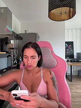 Sala de chat ao vivo de LaPetiteKim
