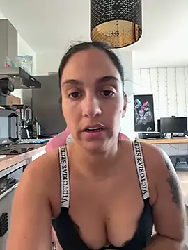 Chat soba uživo modela LaPetiteKim