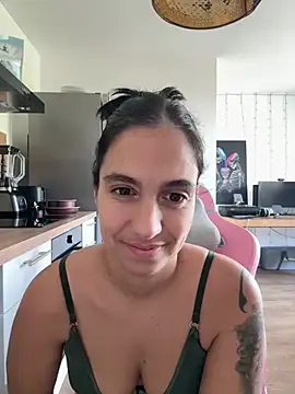LaPetiteKim's Live Chat Room