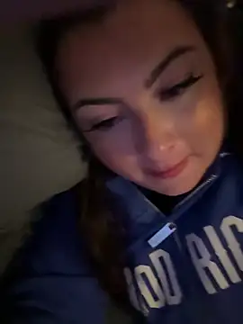 MadelineLeah Adlı Modelin Canlı Sohbet Odası