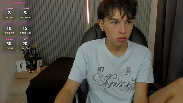 عرض كام StiwenTwink الجنسي المباشر