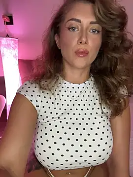 Malasantababy Adlı Modelin Canlı Sohbet Odası