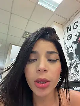 ArieliciousXXX Adlı Modelin Canlı Sohbet Odası