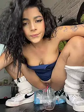 חדר צ'אט בשידור חי של ArieliciousXXX