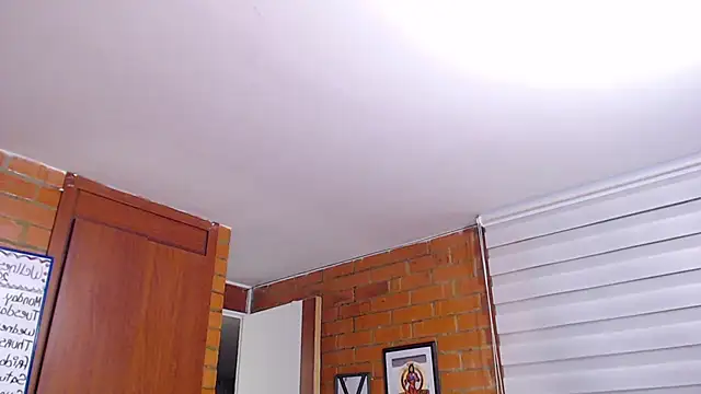 Chat soba uživo modela Salome-sw