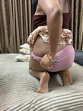 vickyandtania Adlı Modelin Canlı Sohbet Odası
