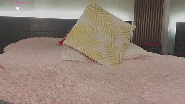 kimhilton_ লাইভ চ্যাট রুম