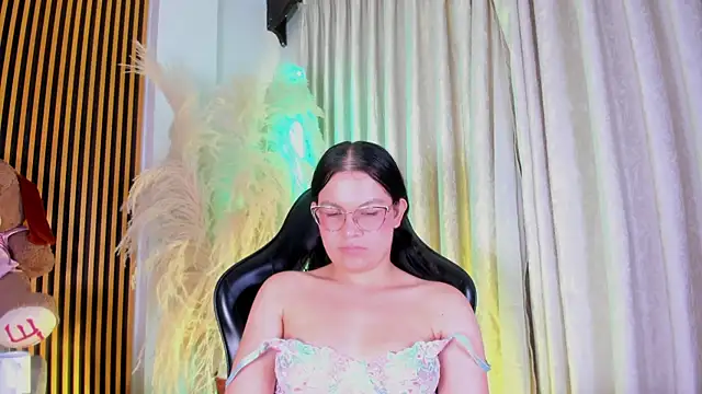 חדר צ'אט בשידור חי של alejagarcia_