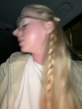 חדר צ'אט בשידור חי של LinaLeana