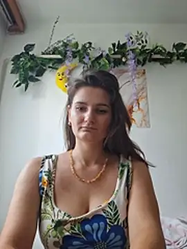 Nika_aa Adlı Modelin Canlı Sohbet Odası