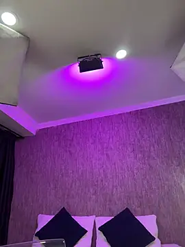 Chat soba uživo modela KarinaFlowers_