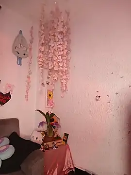 Kuutar Adlı Modelin Canlı Sohbet Odası