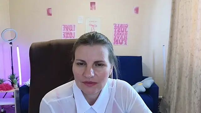 Mirabelle_Velvet's Live Chat Room