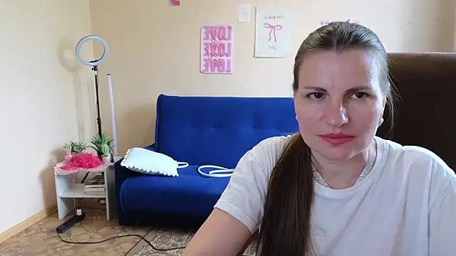 Pokój czatu na żywo – Mirabelle_Velvet