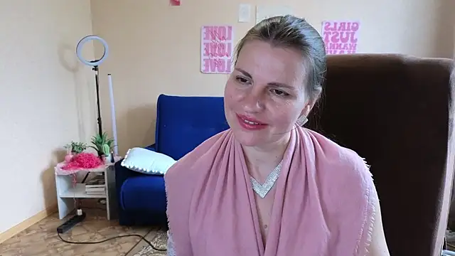 Mirabelle_Velvet Adlı Modelin Canlı Sohbet Odası