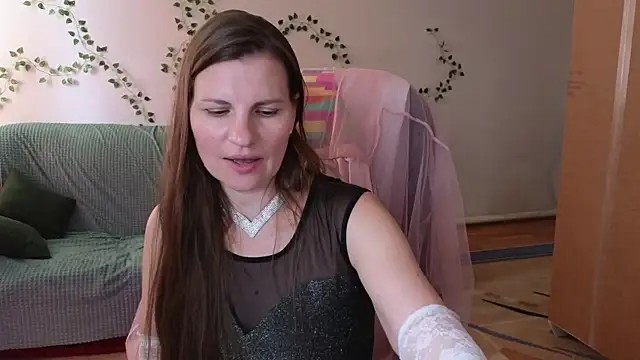 غرفة دردشة Mirabelle_Velvet المباشرة