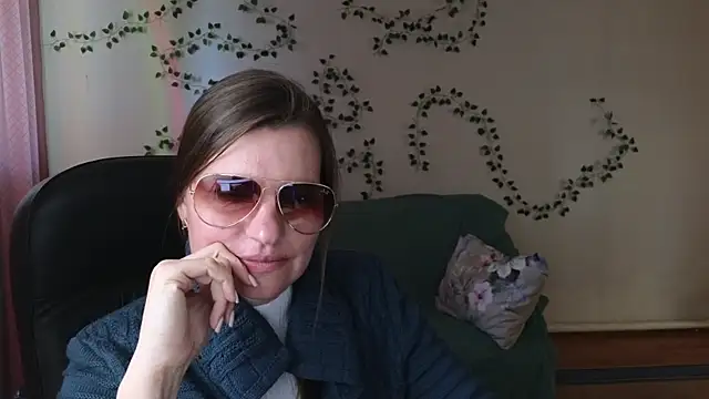 Pokój czatu na żywo – Mirabelle_Velvet