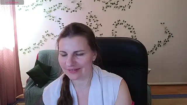 Mirabelle_Velvet Adlı Modelin Canlı Sohbet Odası